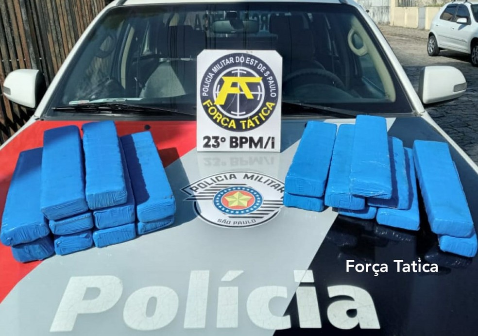 Motorista de aplicativo é preso com tijolos de maconha em Lorena