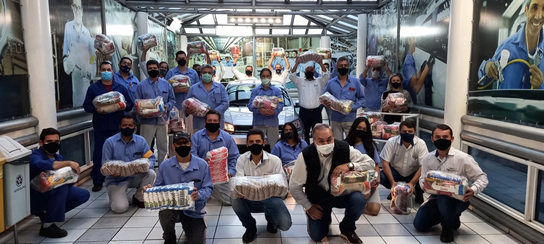 Empregados da Volkswagen arrecadam 50 toneladas de alimentos