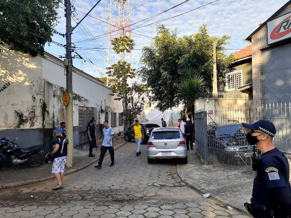 Guarda Civil Municipal flagra festa clandestina com 80 pessoas em São José dos Campos