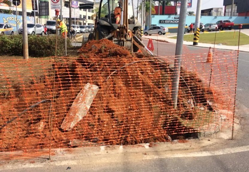 Prefeitura de Taubaté realiza obra na avenida Charles Schnneider