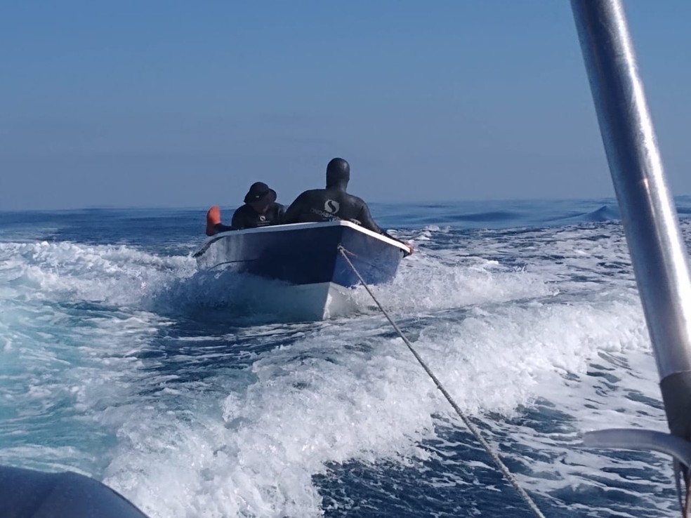 Trio é preso após perseguição de barco em Alcatrazes em São Sebastião