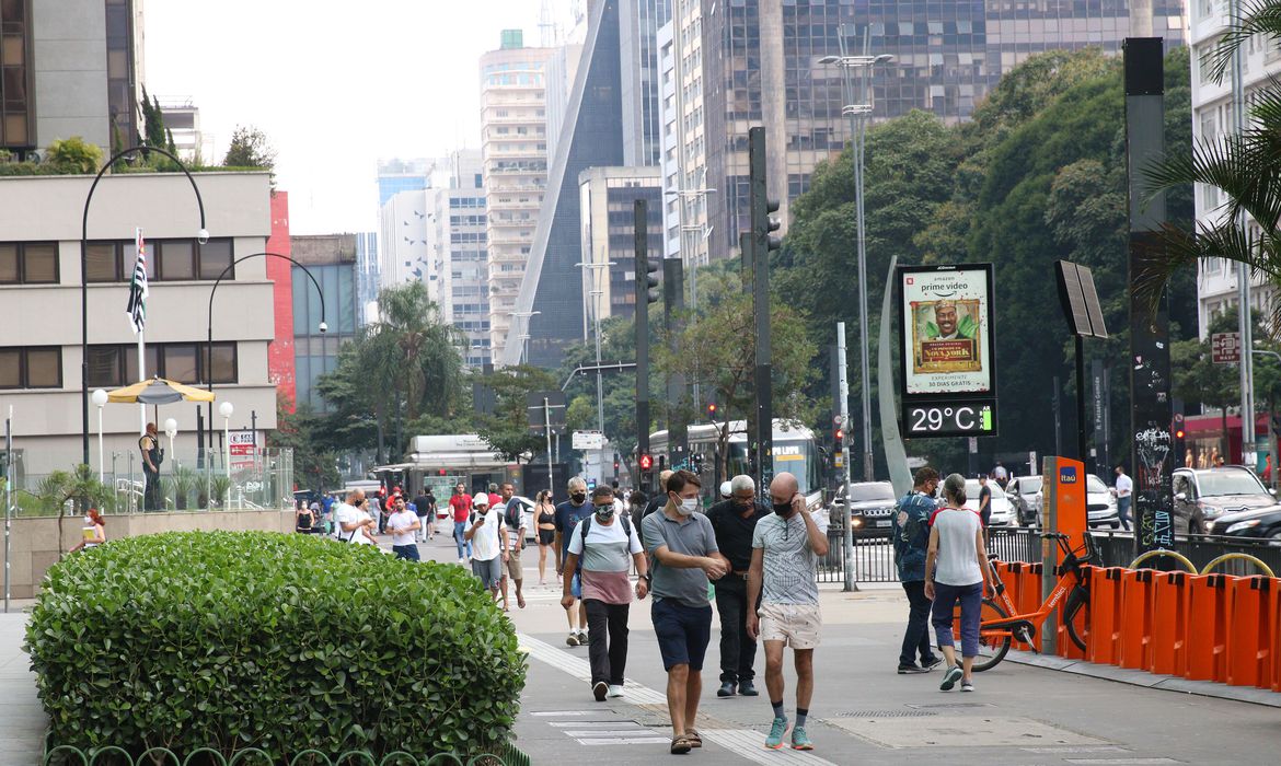 Brasil registra 37,9 mil novos casos de covid-19 e mais 1,4 mil mortes