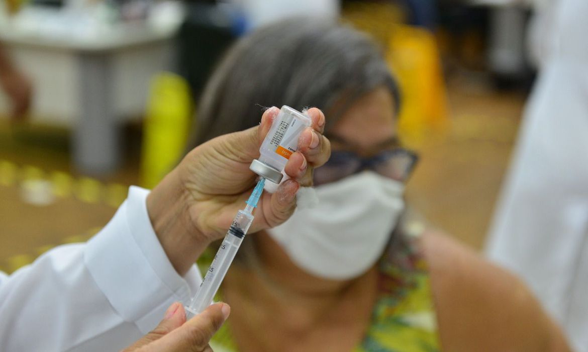 Covid-19: mortes sobem para 408,6 mil e casos para 14,7 milhões