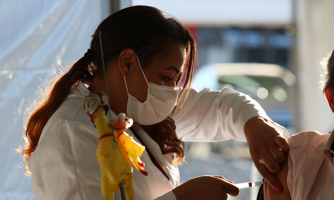 Brasil tem 76.490 novos casos e 1.899 mortes por Covid-19