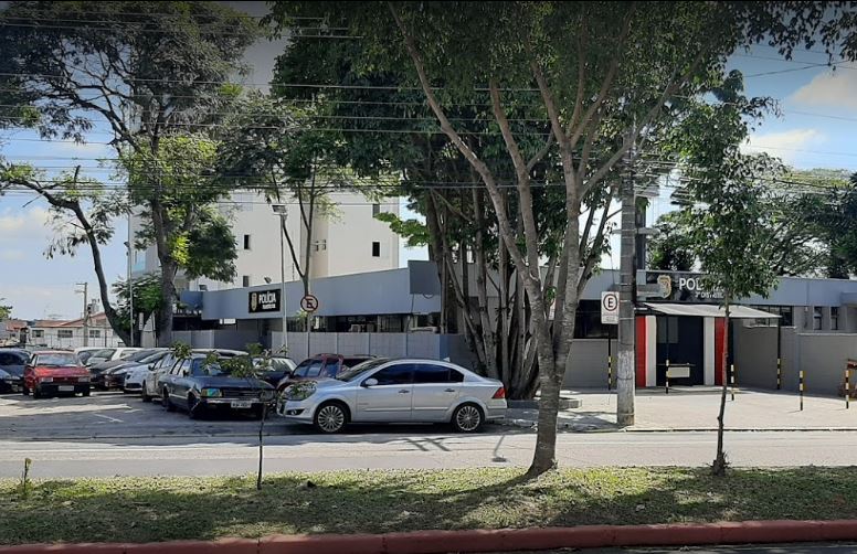 Veículos são retirados de pátio improvisado no 3º DP em São José dos Campos