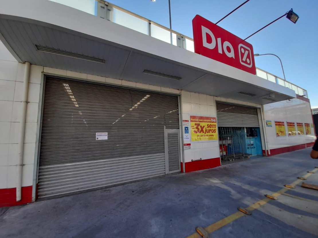 Fiscalização interdita sete supermercados em 1º de decreto em São José dos Campos