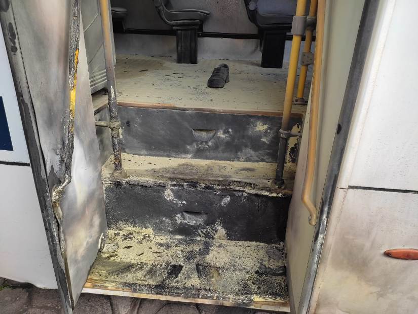 Ônibus da Praiamar é alvo de vandalismo e roubo em Caraguatatuba