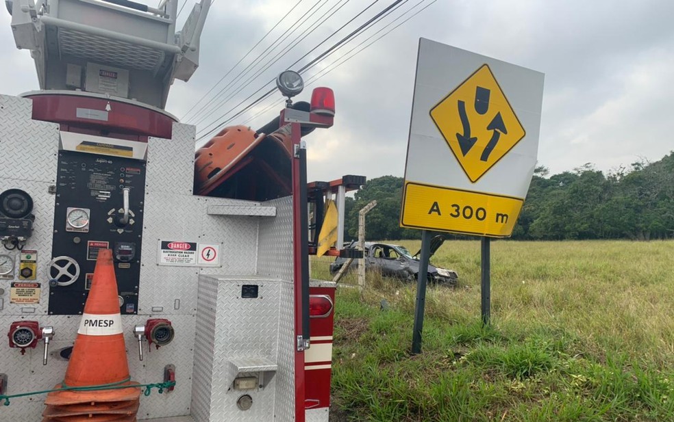 Motorista fica ferido após acidente de carro na estrada Guará-Lorena