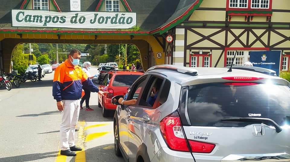 Mesmo com restrições, Campos do Jordão registra movimento intenso no Dia dos Namorados