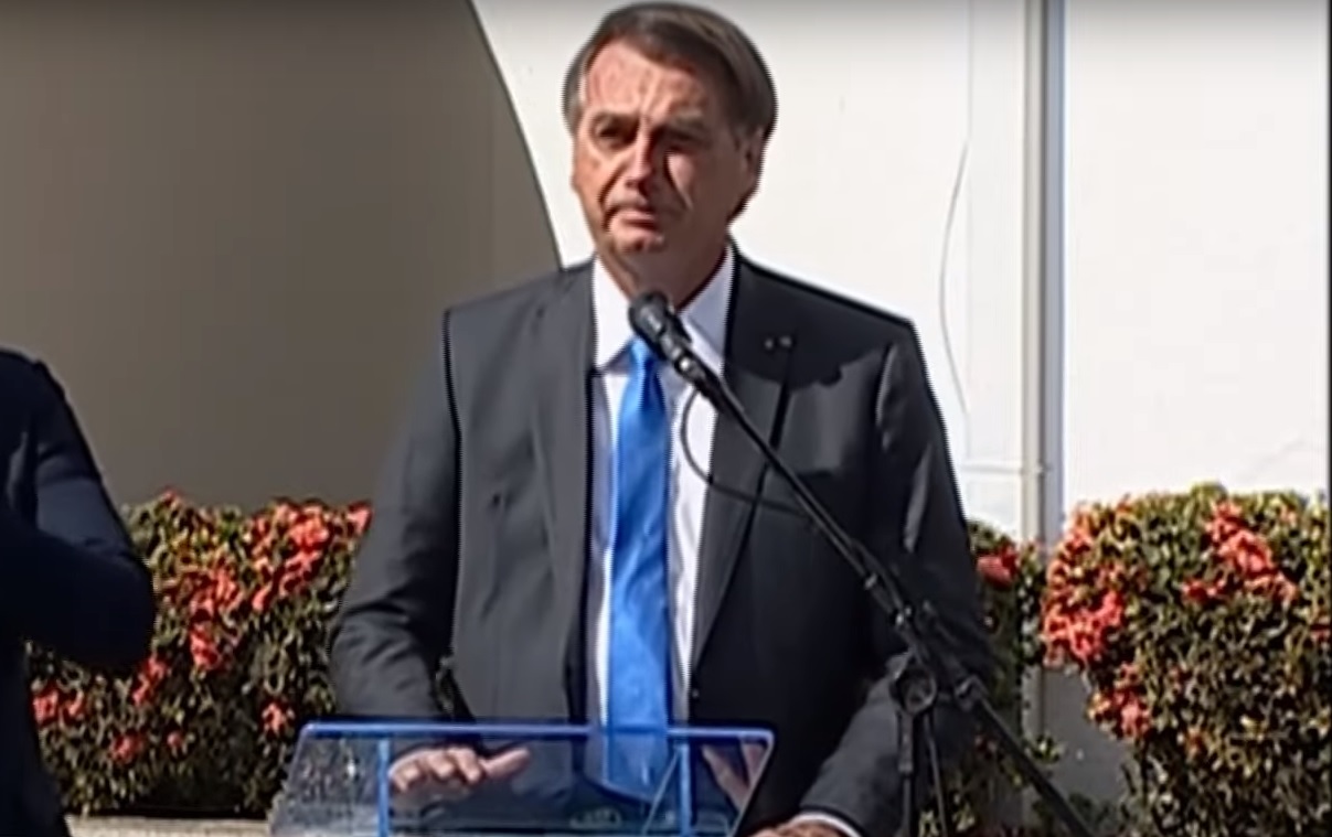 Em Guaratinguetá, Bolsonaro lamenta 500 mil mortes e diz que militares tem obrigação de garantir liberdades