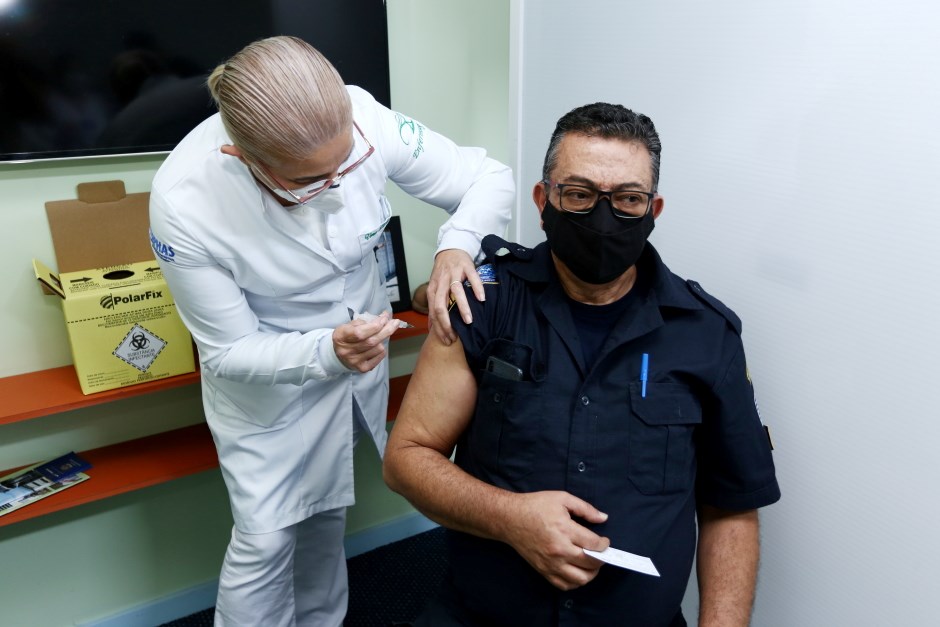 Forças de segurança começam a ser vacinadas contra a gripe em São José dos Campos