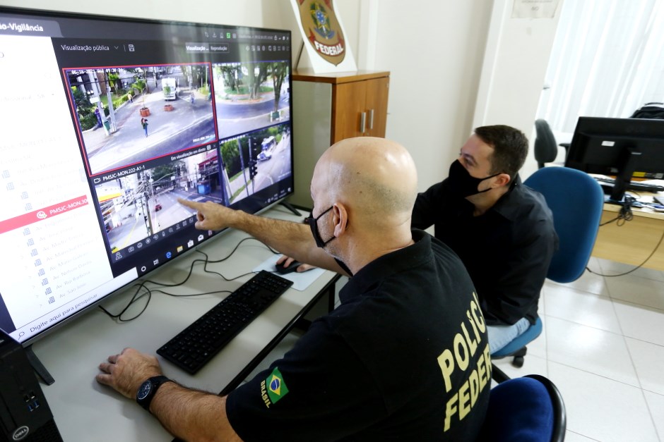 Câmeras do CSI ajudam Polícia Militar e GCM a prender trio por roubo de carro em São José dos Campos