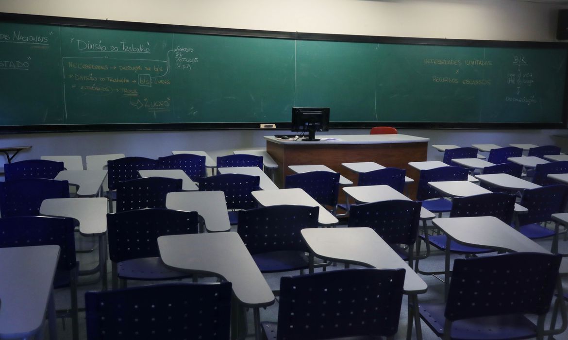 Taubaté irá investir na compra de máscaras para alunos da rede municipal