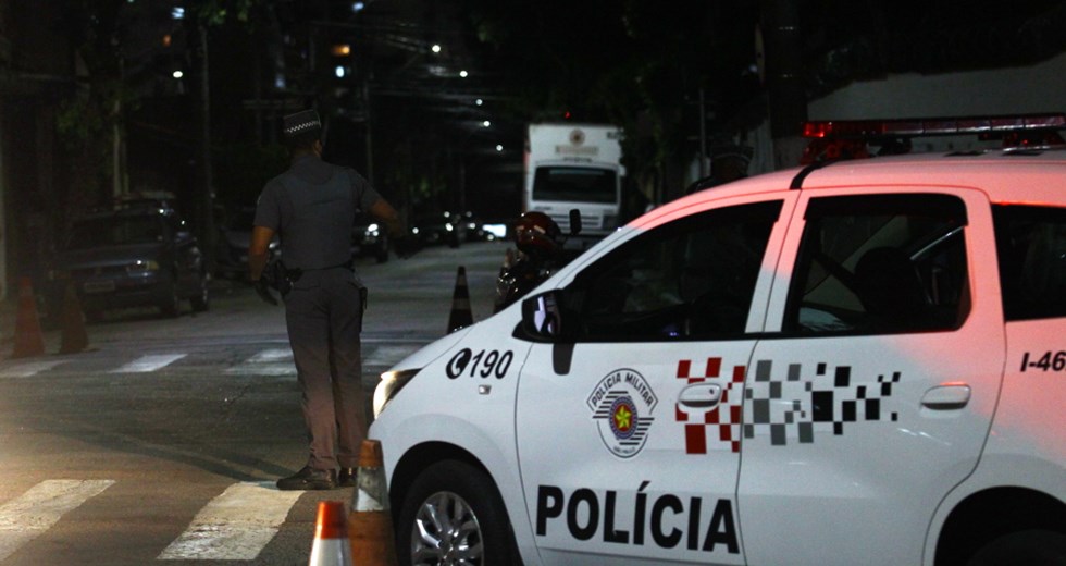 Duas pessoas ficam feridas após troca de tiros em tentativa de rouba a condomínio em Guaratinguetá