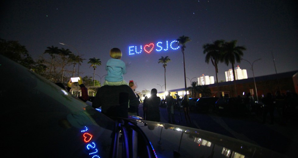 No aniversário da cidade, São José dos Campos tem show de luzes com drones 