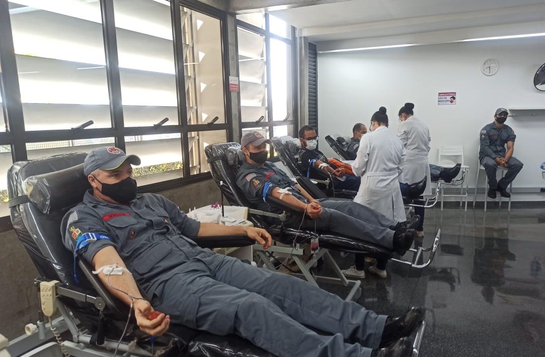 Bombeiros do Vale do Paraíba participam de campanha para doação de sangue