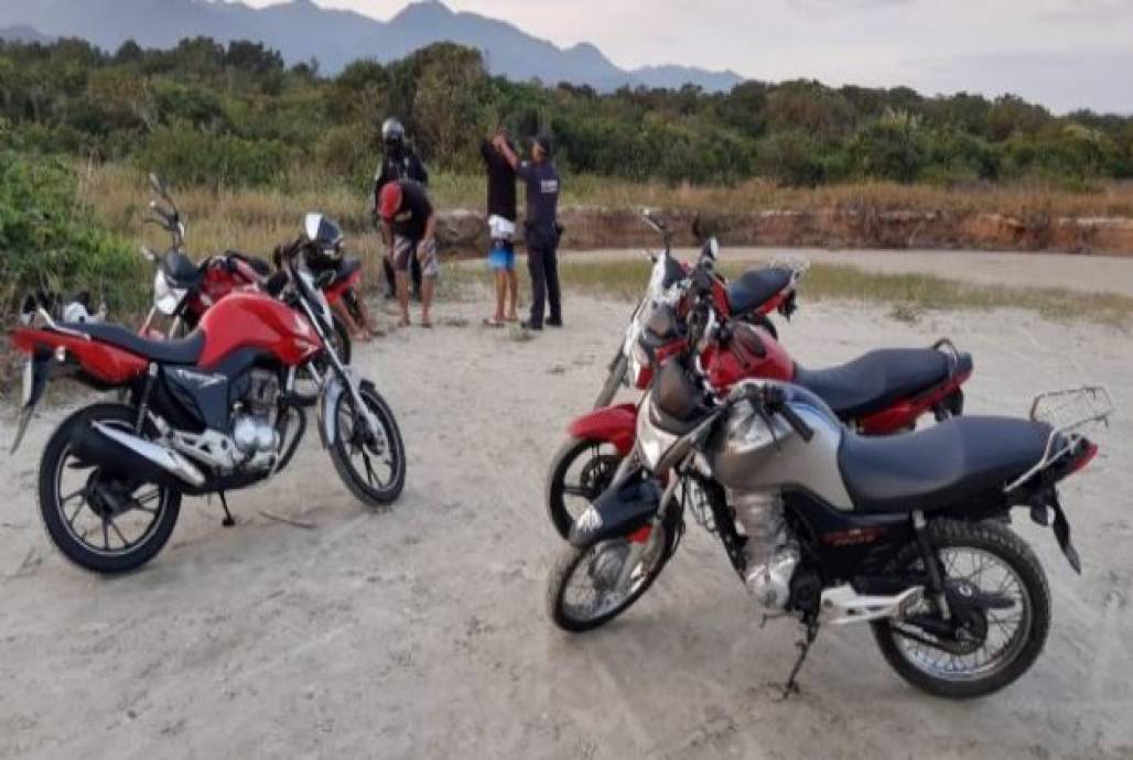 Três pessoas são por participação em racha na Praia de Boraceia em São Sebastião