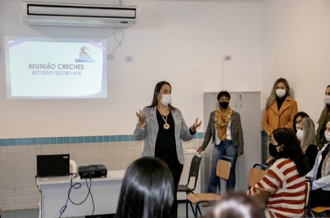 São Sebastião inicia reuniões para volta às aulas presenciais na rede municipal