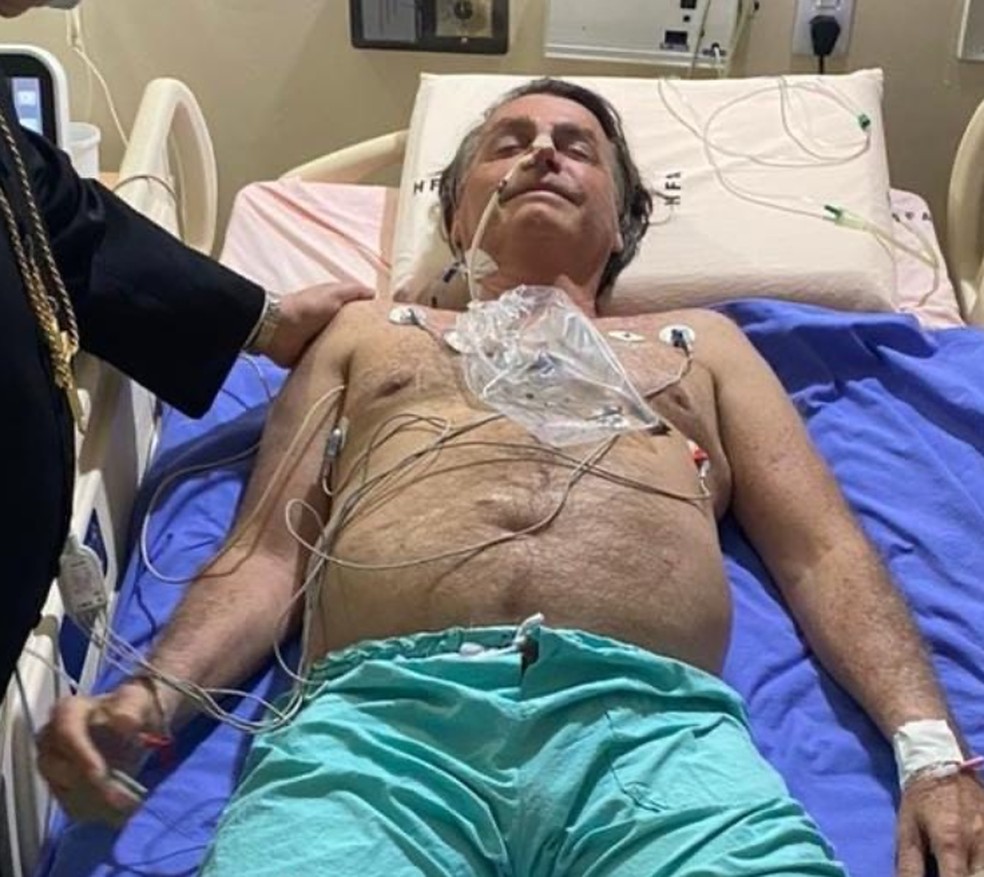 Com obstrução intestinal, Bolsonaro será levado para São Paulo
