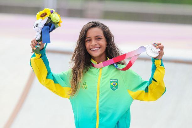 Rayssa Leal, de 13 anos, conquista medalha de prata no skate street das Olimpíadas de Tóquio