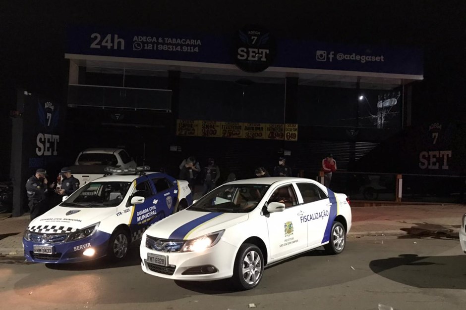Fiscalização interdita duas adegas na região sul de São José dos Campos