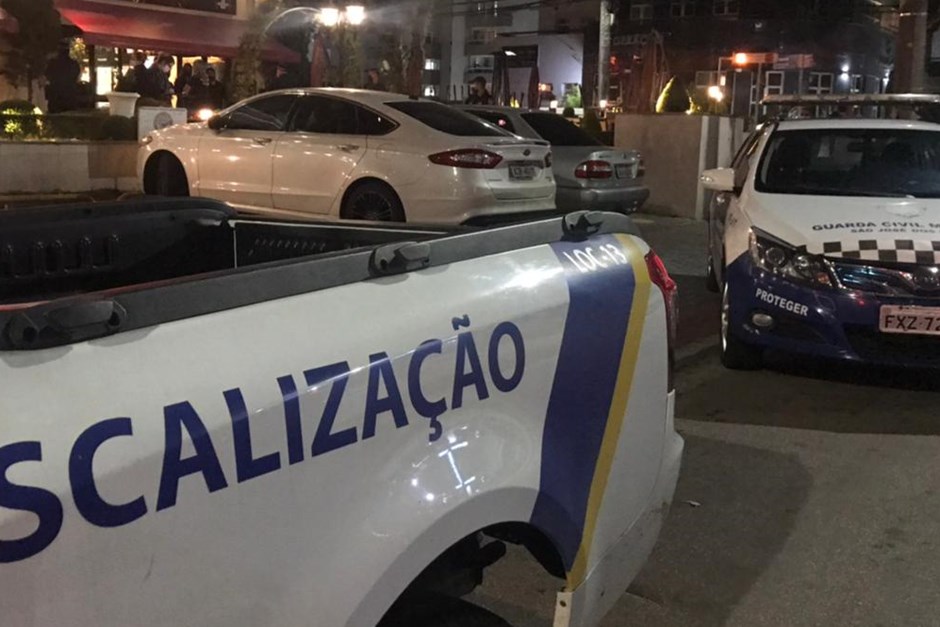 Fiscalização e GCM encerram festa com 200 pessoas no centro de São José dos Campos
