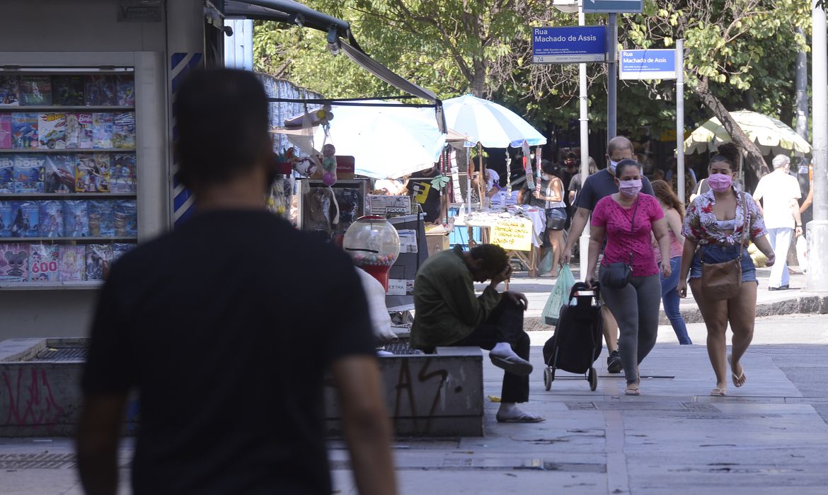 Covid-19: mortes chegam a 553,1 mil e casos, a 19,79 milhões