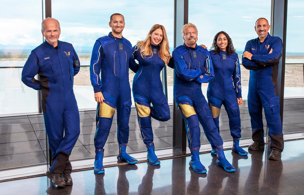 Bilionário Richard Branson vai ao espaço em voo suborbital