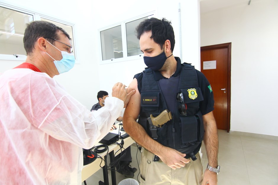 São José dos Campos conclui vacinação contra Covid em profissionais das forças de segurança