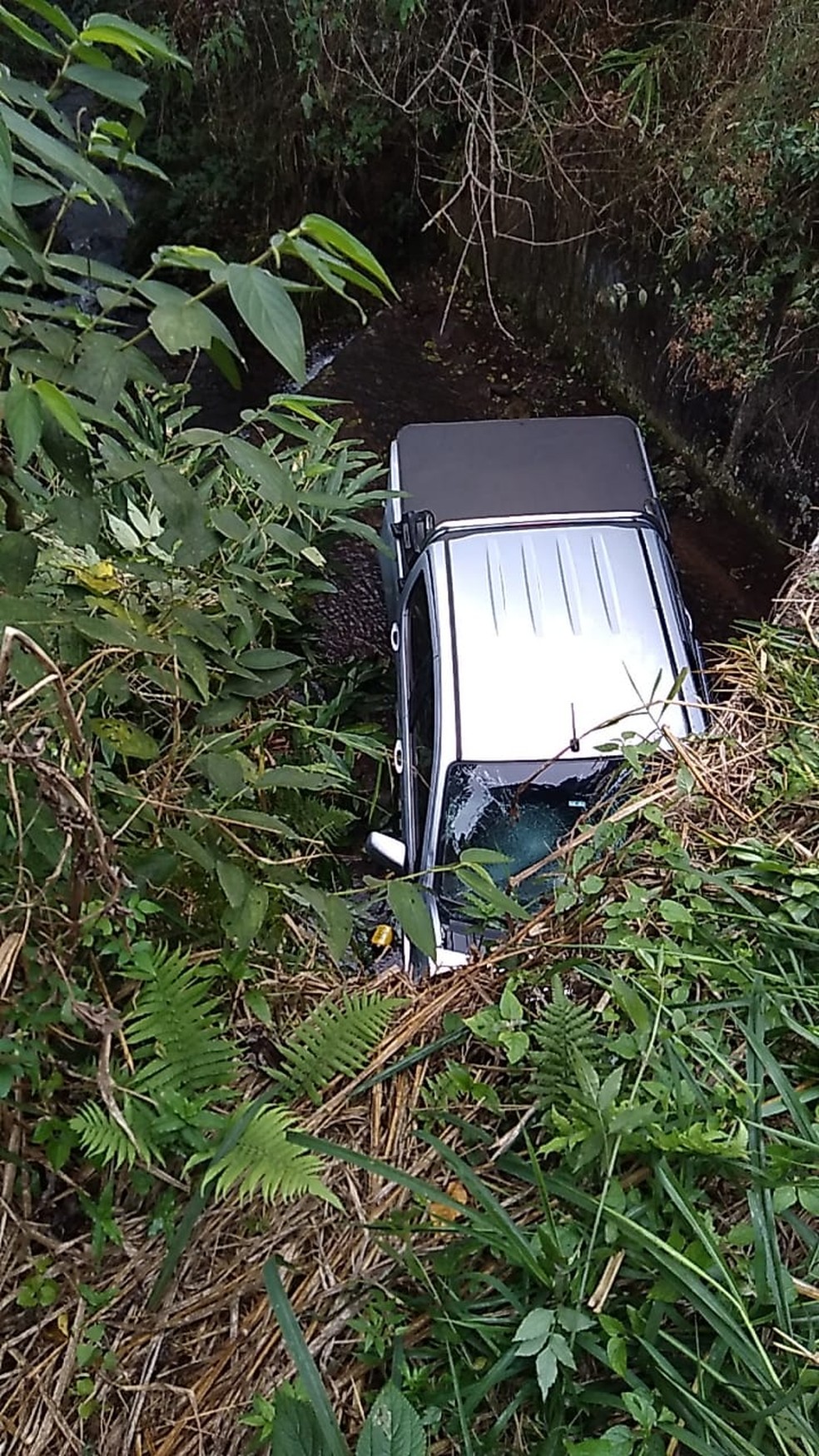 Ciclista morre atropelado por caminhonete na Rodovia Floriano Rodrigues Pinheiros em Pindamonhangaba