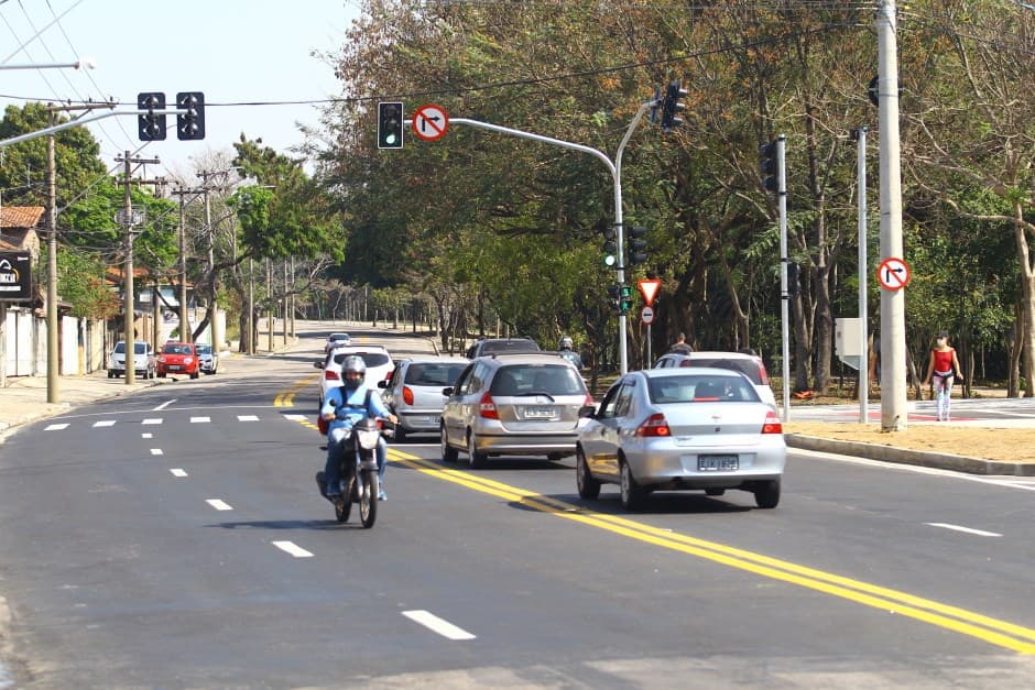 Trânsito é liberado na avenida Salinas em São José dos Campos