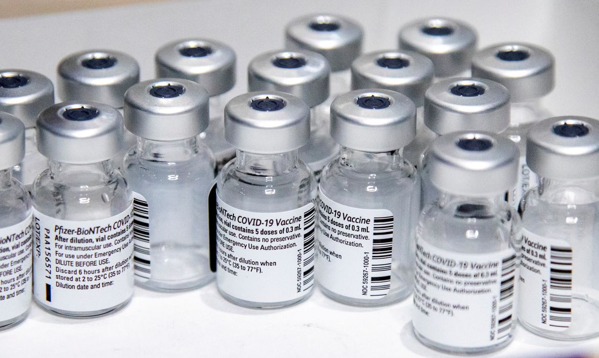 Prefeitura de São José dos Campos quer devolver doses da Pfizer próximas ao vencimento por falta de procura