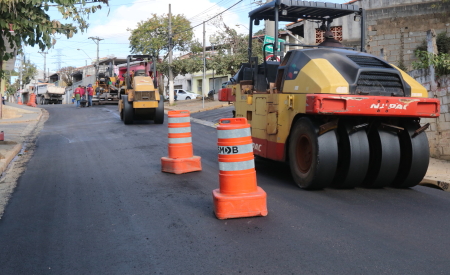 Rua Professora Olinda de Almeida Mercadante recebe obras de pavimentação e drenagem em Jacareí