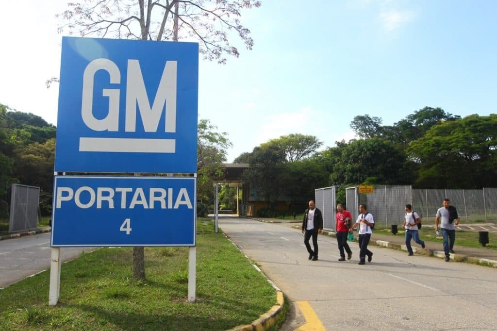 GM vai colocar 200 funcionários de São José dos Campos em férias coletivas, diz sindicato
