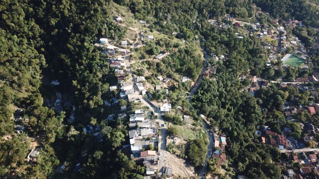 Ilhabela realiza operação contra ocupações irregulares