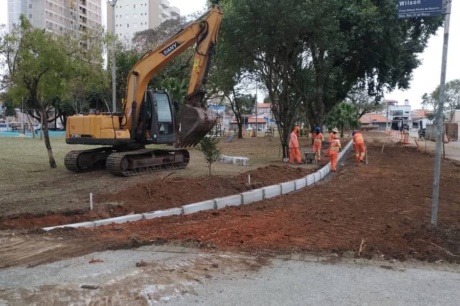 Obra interdita rua no 31 de Março em São José dos Campos