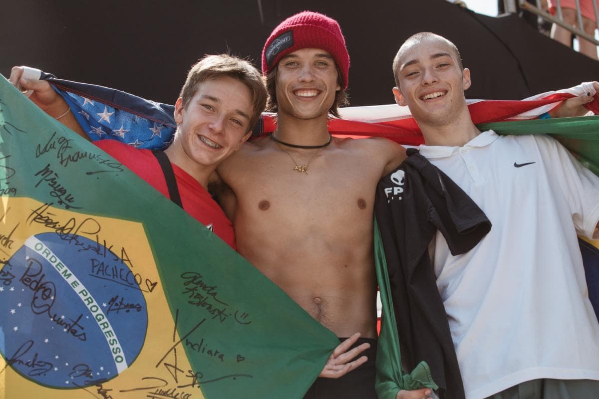 país está a apenas um pódio de garantir a marca, e chegou o momento de olhar para o calendário e ver em qual modalidade ela pode sair. O quadro de medalhas atualmente mostra o Brasil com 4 ouros, 3 pratas e 8 bronzes (15 no total). Mas há algo que ele não mostra: são mais três pódios já garantidos - dois no boxe (Beatriz Ferreira e Hebert Sousa) e um no futebol masculino. Por isso, o recorde está a apenas um pódio de ser igualado.