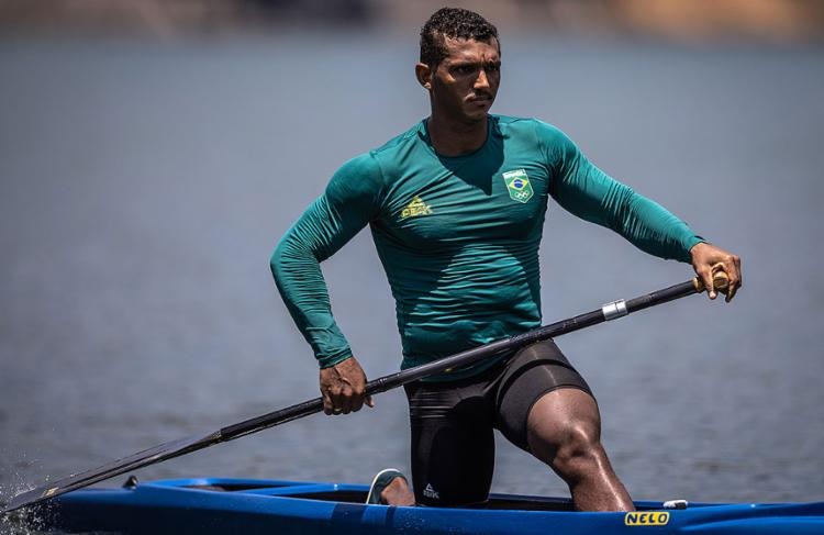 Isaquias Queiroz inicia sonho do ouro na canoagem em Tóquio
