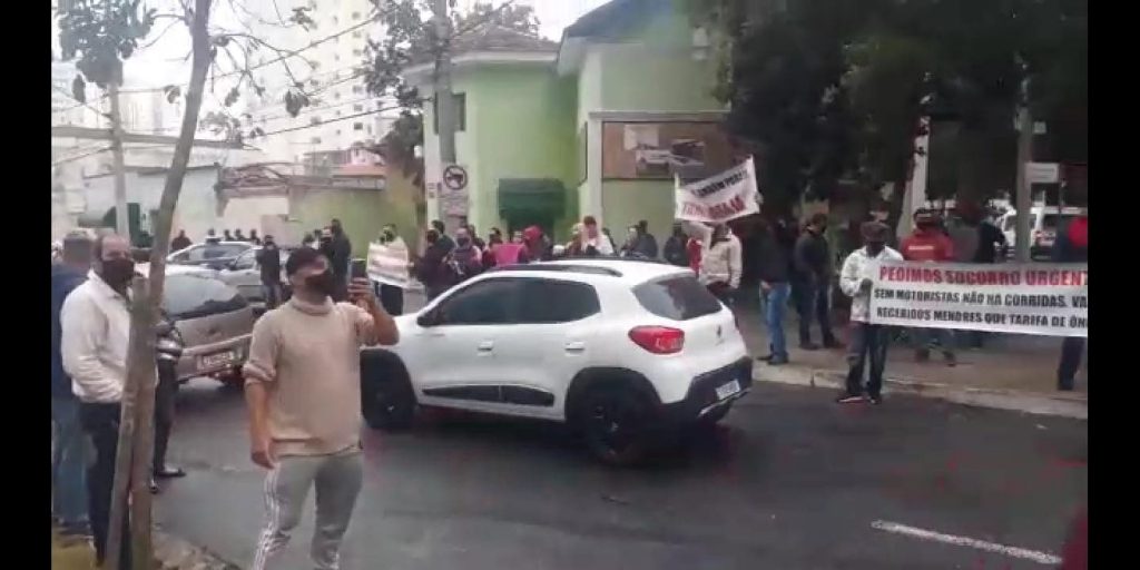 Motoristas de aplicativos realizam manifestação em São José dos Campos