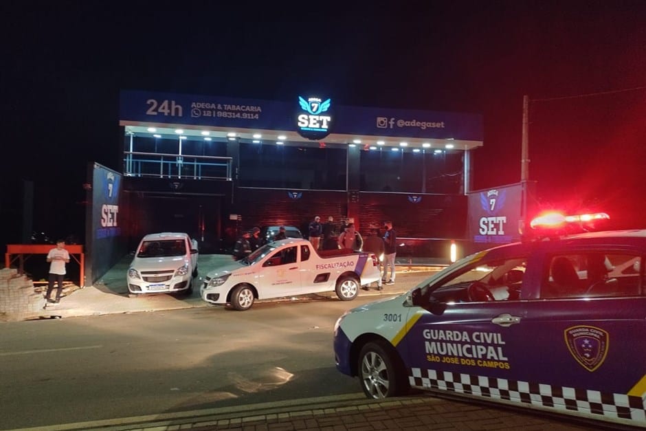 Prefeitura de São José dos Campos e forças de segurança fecham quatro bares e adegas