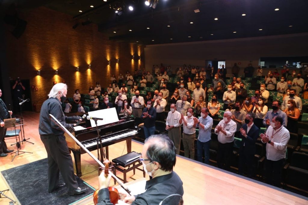 Felipe Cury e Almir Fernandes são homenageados por Paulo Skaf em São José dos Campos
