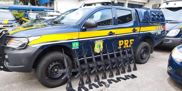 Homem é preso com 10 fuzis na Rodovia Presidente Dutra em Santa Isabel