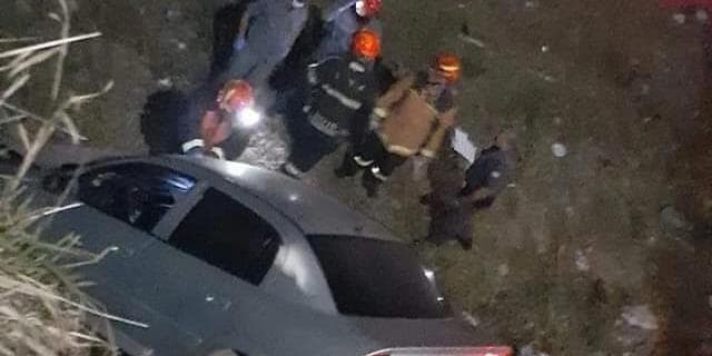 Idoso morre após carro cair em ribanceira em São José dos Campos