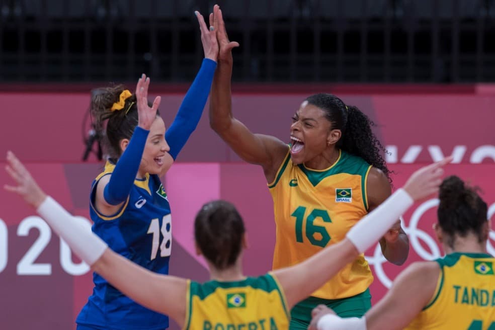 Brasil vence Comitê Olímpico Russo e vai a semifinal do vôlei feminino