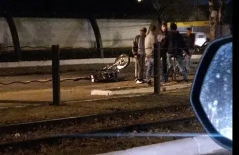 Motociclista morre após ser atropelado na Abernéssia em Campos do Jordão