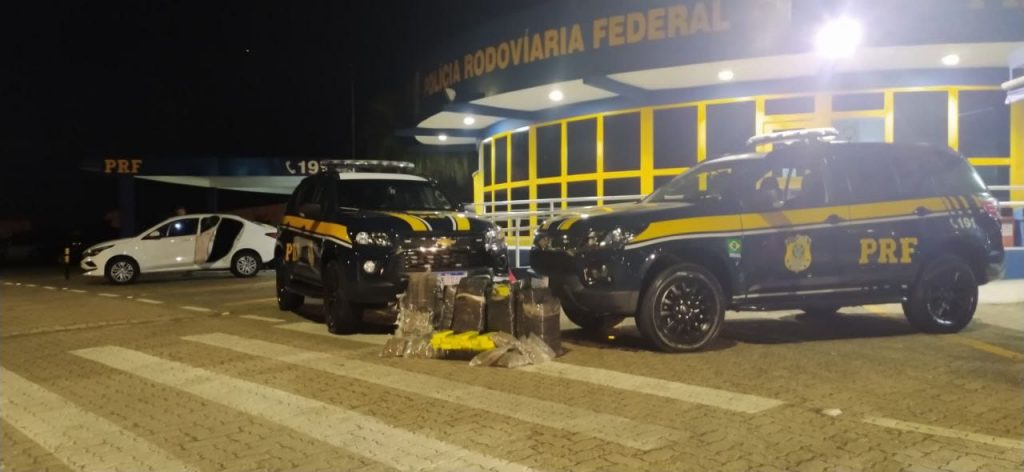 PRF prende jovem com mais de 150 kg de maconha na Dutra em São José dos Campos
