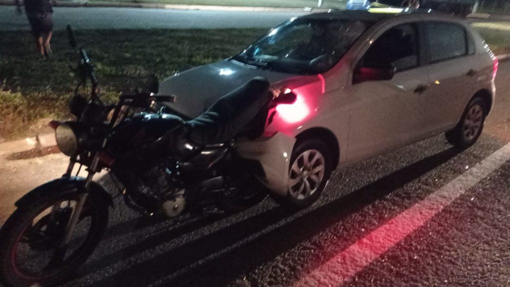 Motociclista morre após ser atropelado por carro na Via Dutra em Lorena