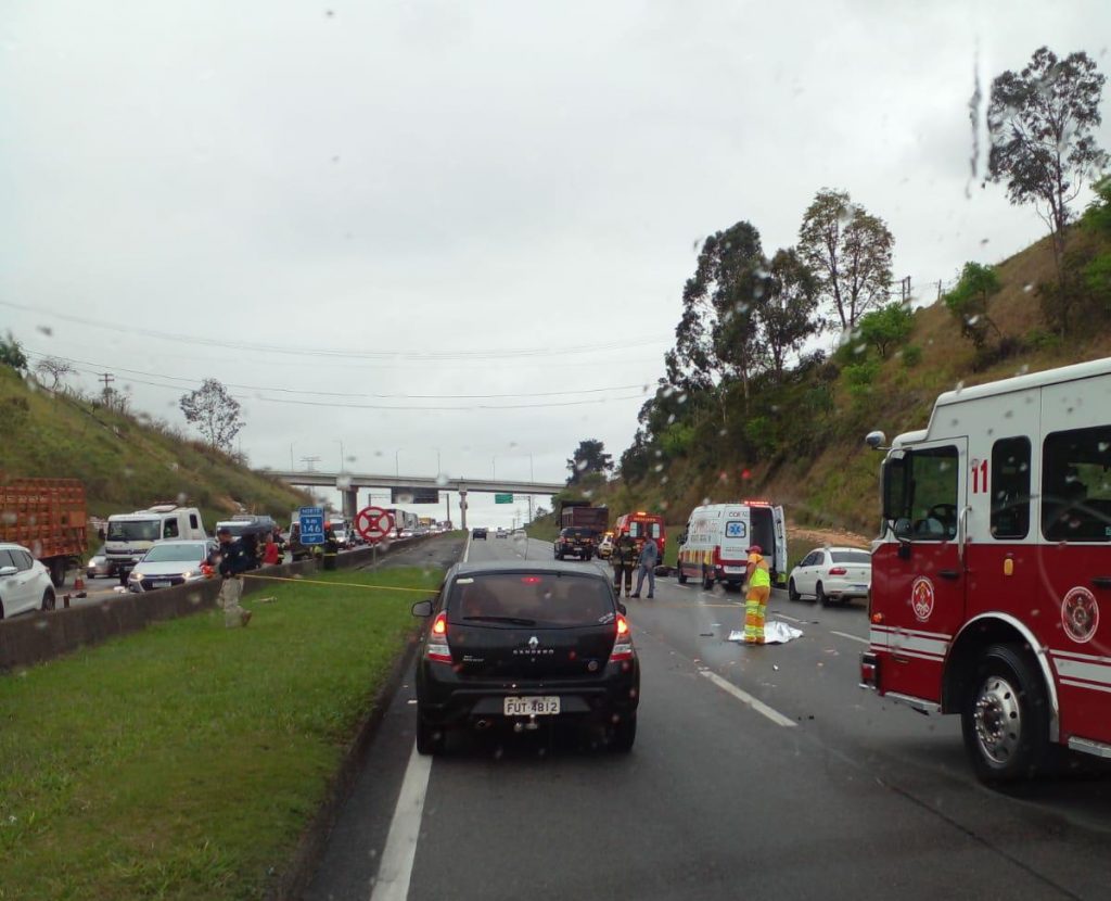Militares da Aeronáutica morrem em acidente de moto na Via Dutra em São José
