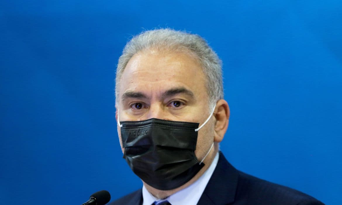 Ministro da Saúde testa positivo para Covid-19 em Nova York