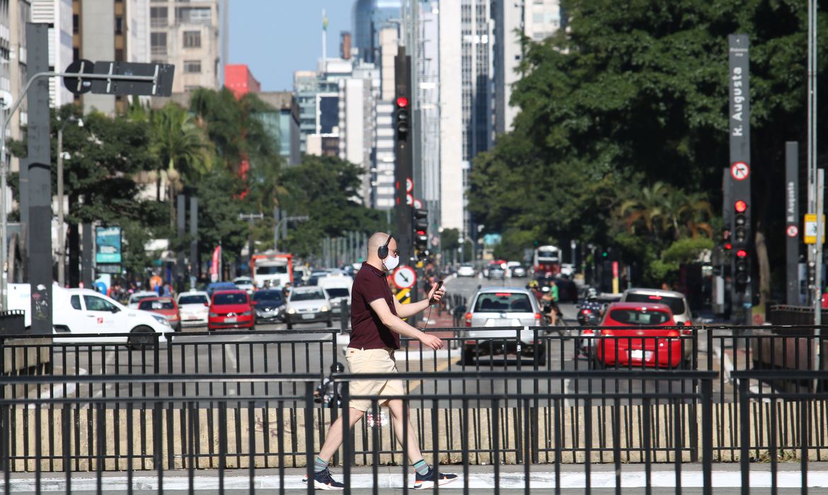 Brasil registra 130 mortes por Covid-19 e 5,7 mil casos em 24 horas